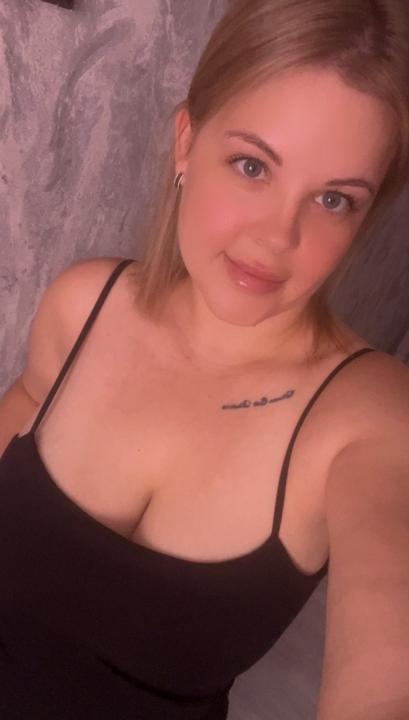 Webcam chat profile for SecretLover888: Dancing