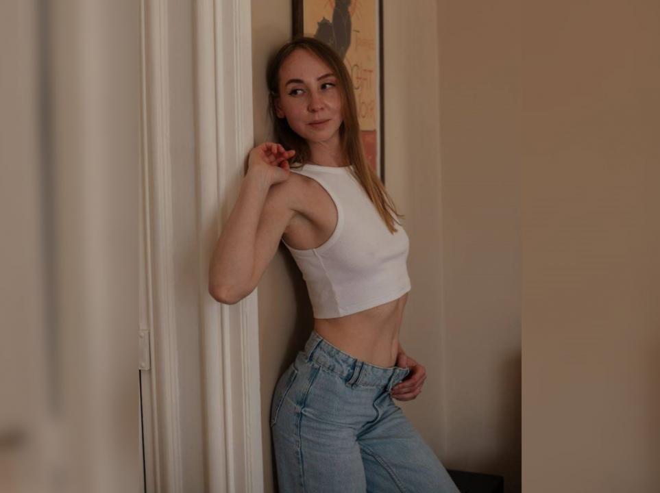 Webcam chat profile for HelenaAmour