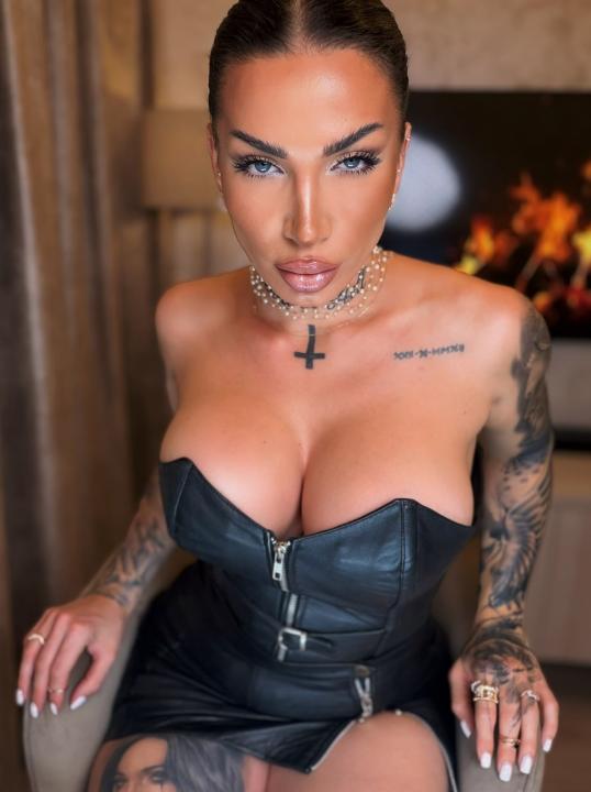 Webcam chat profile for ElektraSheDemon: Dominatrix