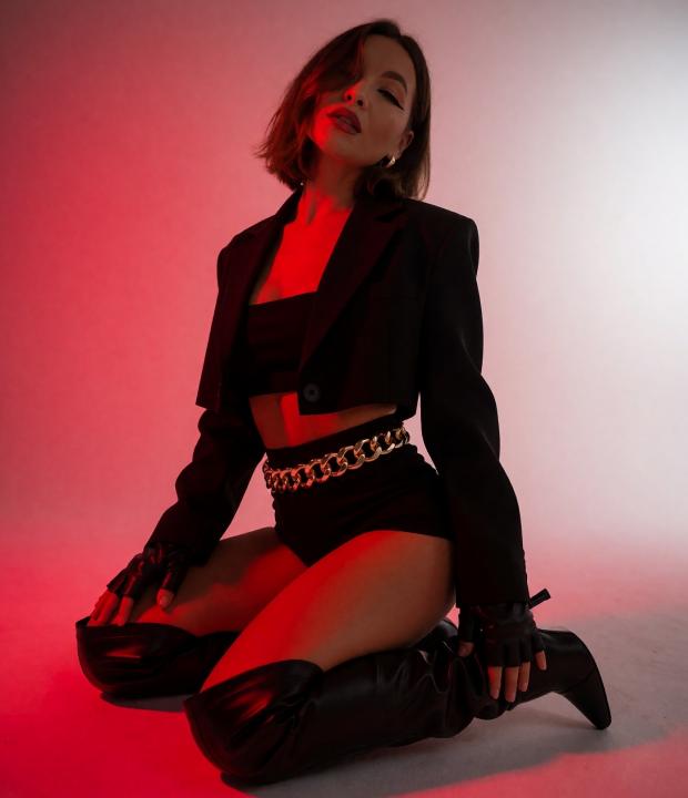 Webcam chat profile for MissFrakir: Leather