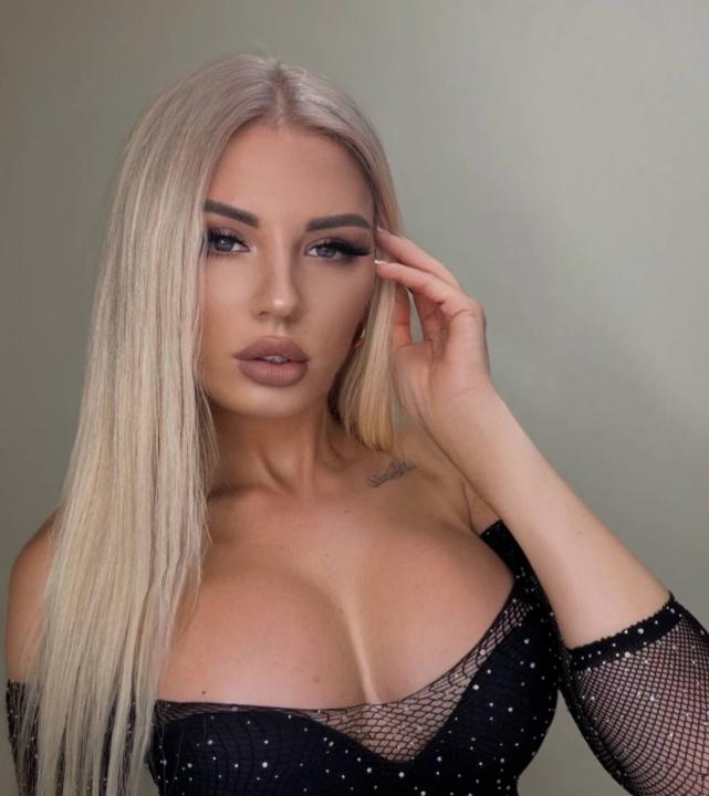 Webcam chat profile for RosyMoon: Ask about my Hobbies