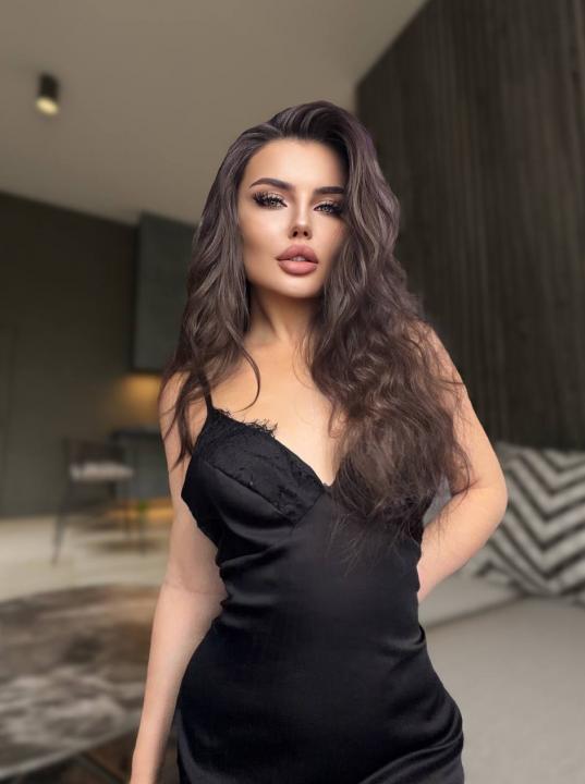 Webcam chat profile for BrunetteMuse: Dancing