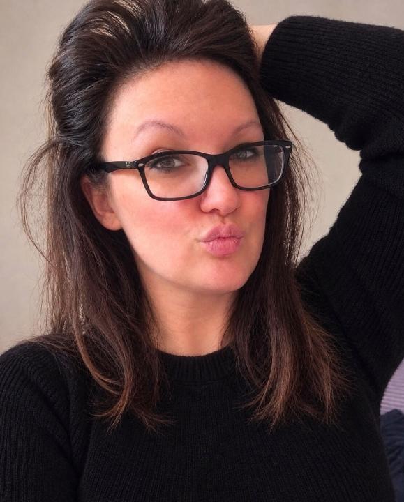 Webcam chat profile for MisssCutiePieXO: Glasses
