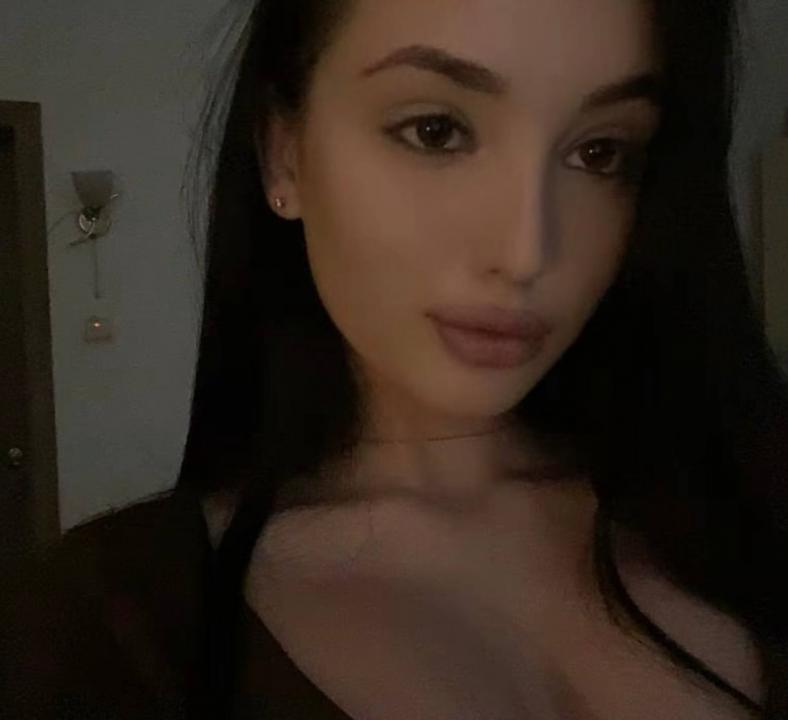 Webcam chat profile for AngelAnn1: Cooking