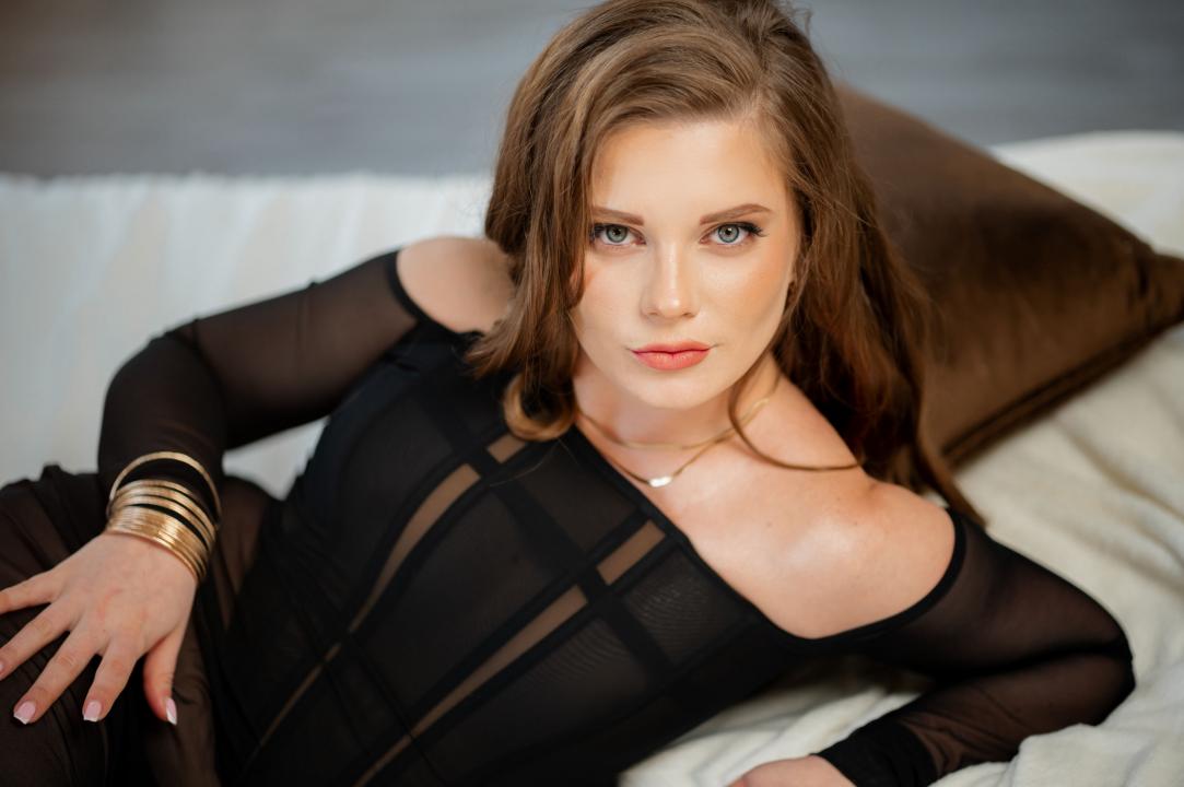 Webcam chat profile for MiyaParker: Leather