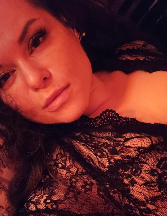 Webcam chat profile for LilitVibe: Legs, feet & shoes