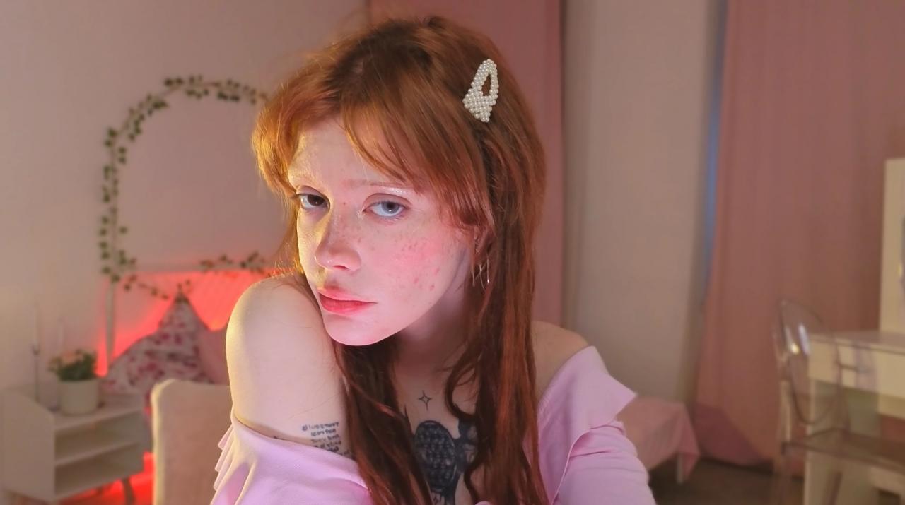 Webcam chat profile for SweetMell: Leather