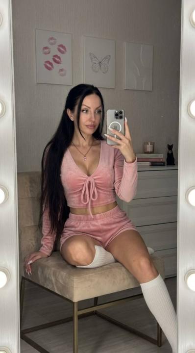 Webcam chat profile for Ivorisse: Leather