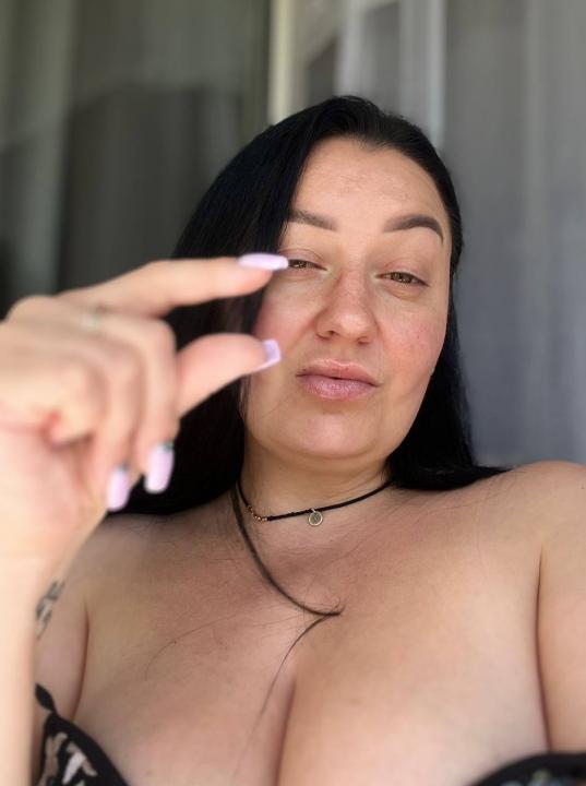 Webcam chat profile for Teolina: Ask about my other interests