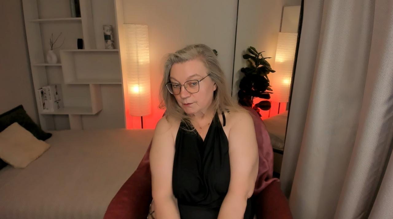 Webcam chat profile for NataliMellow: Kissing