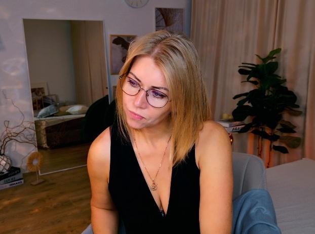 Webcam chat profile for AnnieLight: Legs, feet & shoes