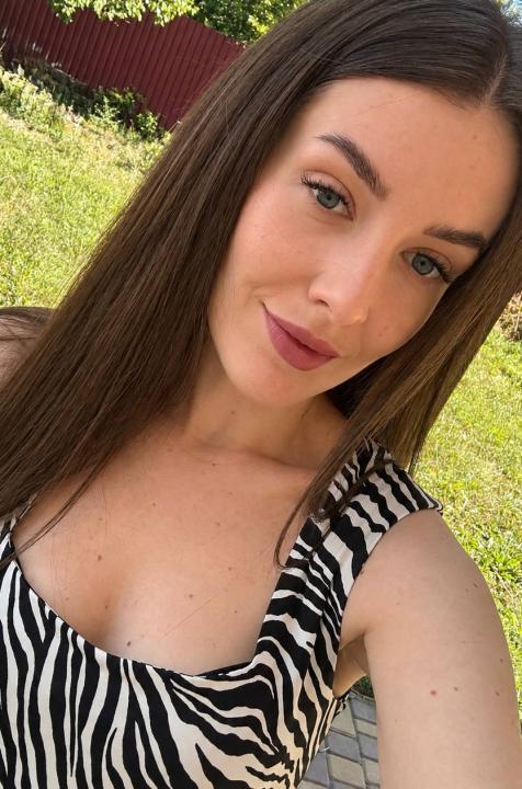Webcam chat profile for YourLittleSecre: Dancing
