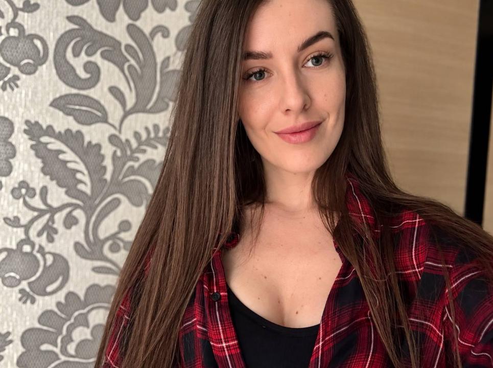 Webcam chat profile for YourLittleSecre: Dancing