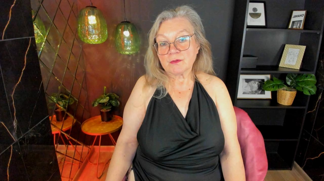 Webcam chat profile for NataliMellow: Kissing