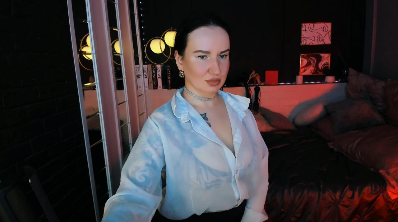 Webcam chat profile for LisaSin: Kissing