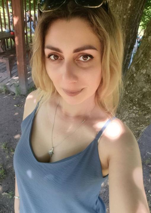Webcam chat profile for LadyEnigma: Ask about my Hobbies