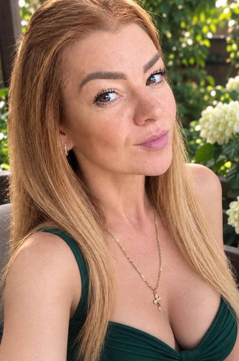 Webcam chat profile for EmiliaLynn: Ask about my Hobbies