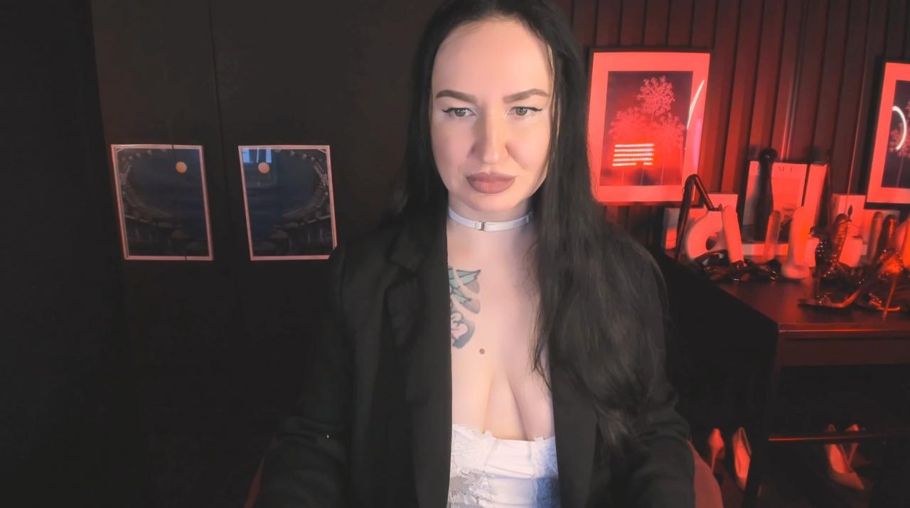 Webcam chat profile for LisaSin: Kissing