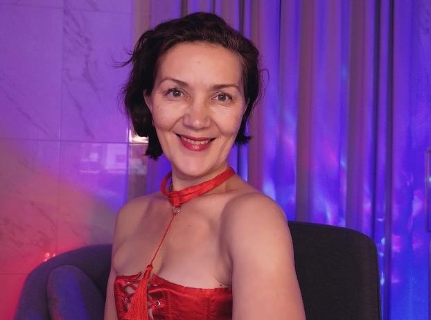 Webcam chat profile for IreneMarlow: Leather