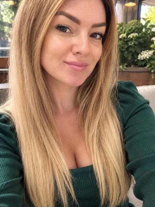 Webcam chat profile for EmiliaLynn: Ask about my Hobbies