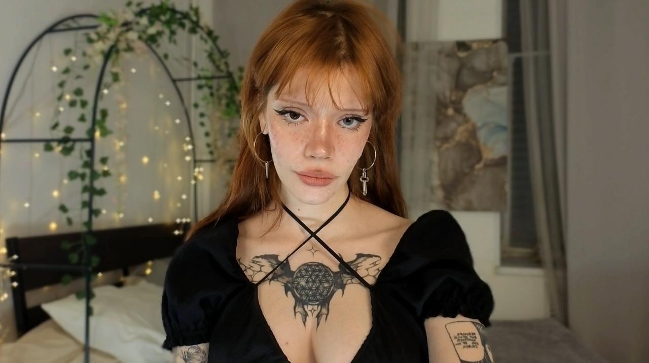 Webcam chat profile for SweetMell: Leather