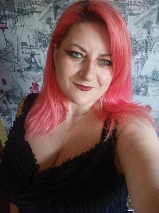 Webcam chat profile for SweetCandyX