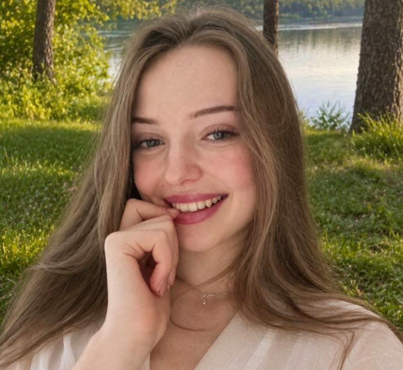 Webcam chat profile for BellaVerde: Outfits