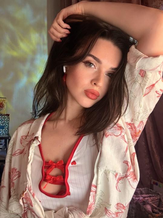 Webcam chat profile for Novira: Ask about my Hobbies