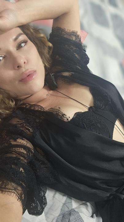 Webcam chat profile for LilitVibe: Legs, feet & shoes