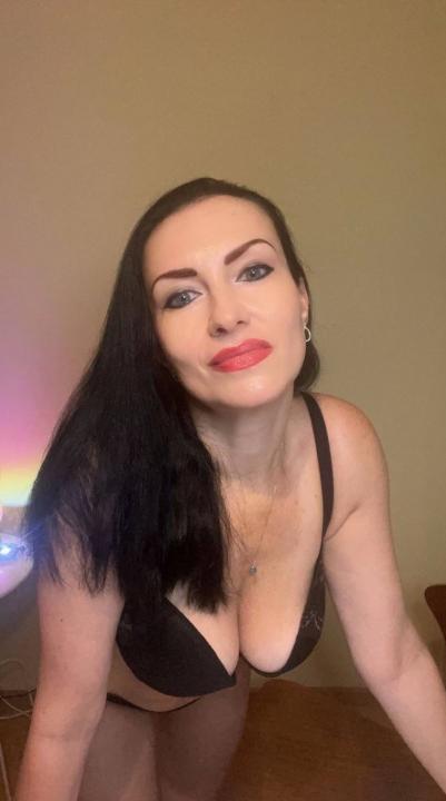 Webcam chat profile for Gracelyn: Exhibition