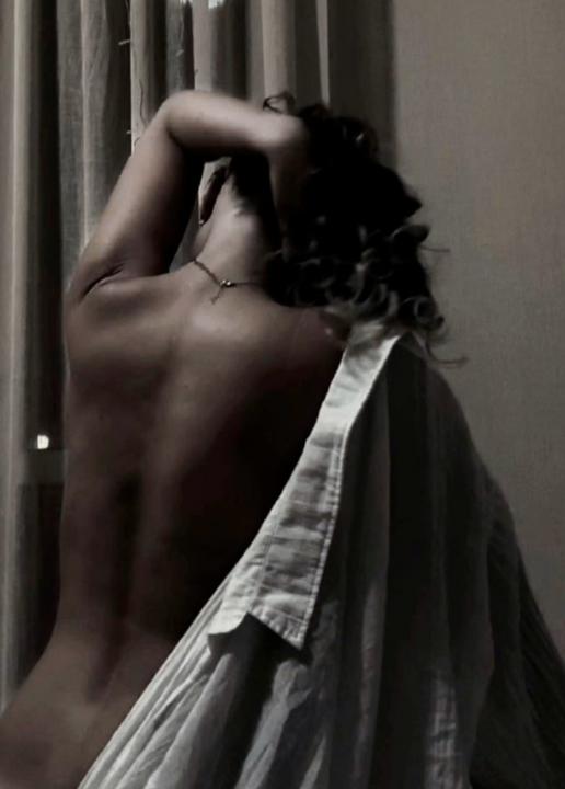 Webcam chat profile for WonderfulWoman: Smoking