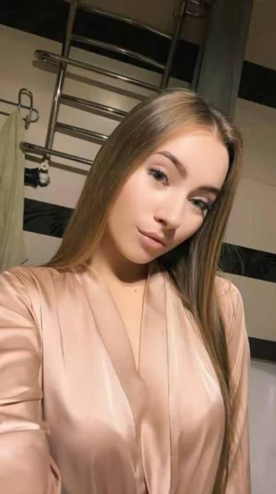 Webcam chat profile for CrystalBeauty: Ask about my Hobbies