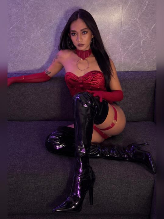 Webcam chat profile for TSBombSheLL: Exhibition