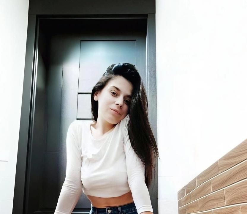 Webcam chat profile for Miralyn: Ask about my Hobbies