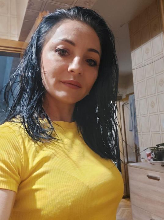 Webcam chat profile for LunaGreen: Outfits