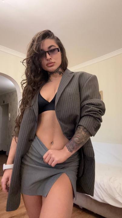 Webcam chat profile for Elowena: Ask about my Hobbies