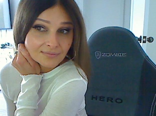 Webcam chat profile for xDeviletex: Humor