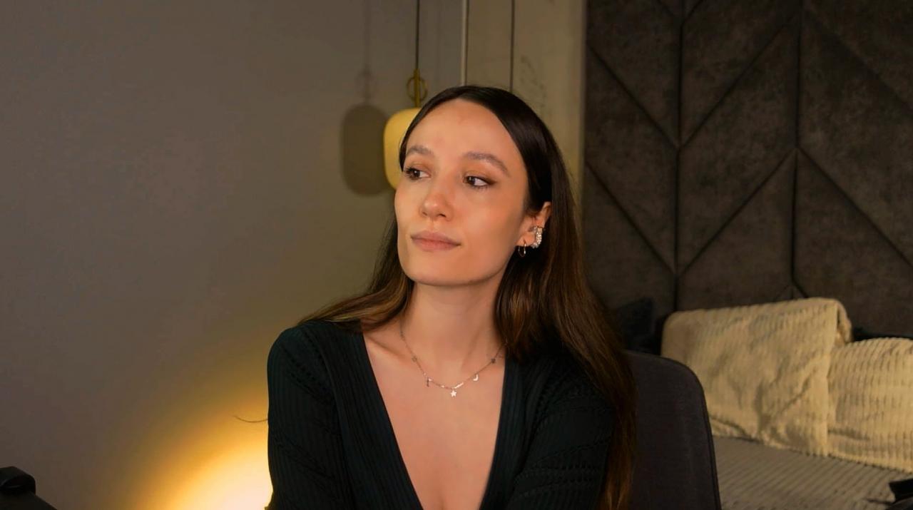 Webcam chat profile for AgnesGoddes: Legs, feet & shoes