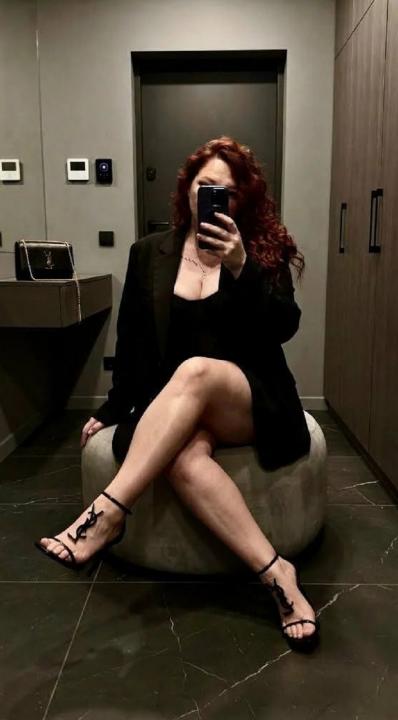 Webcam chat profile for AngelQSky: Leather