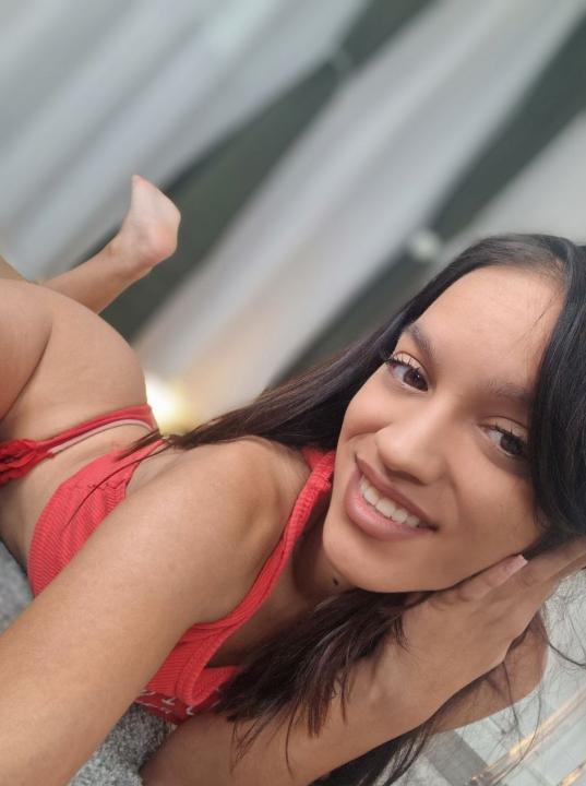 Webcam chat profile for LeoraSenn: Kissing