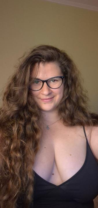 Webcam chat profile for Karinna