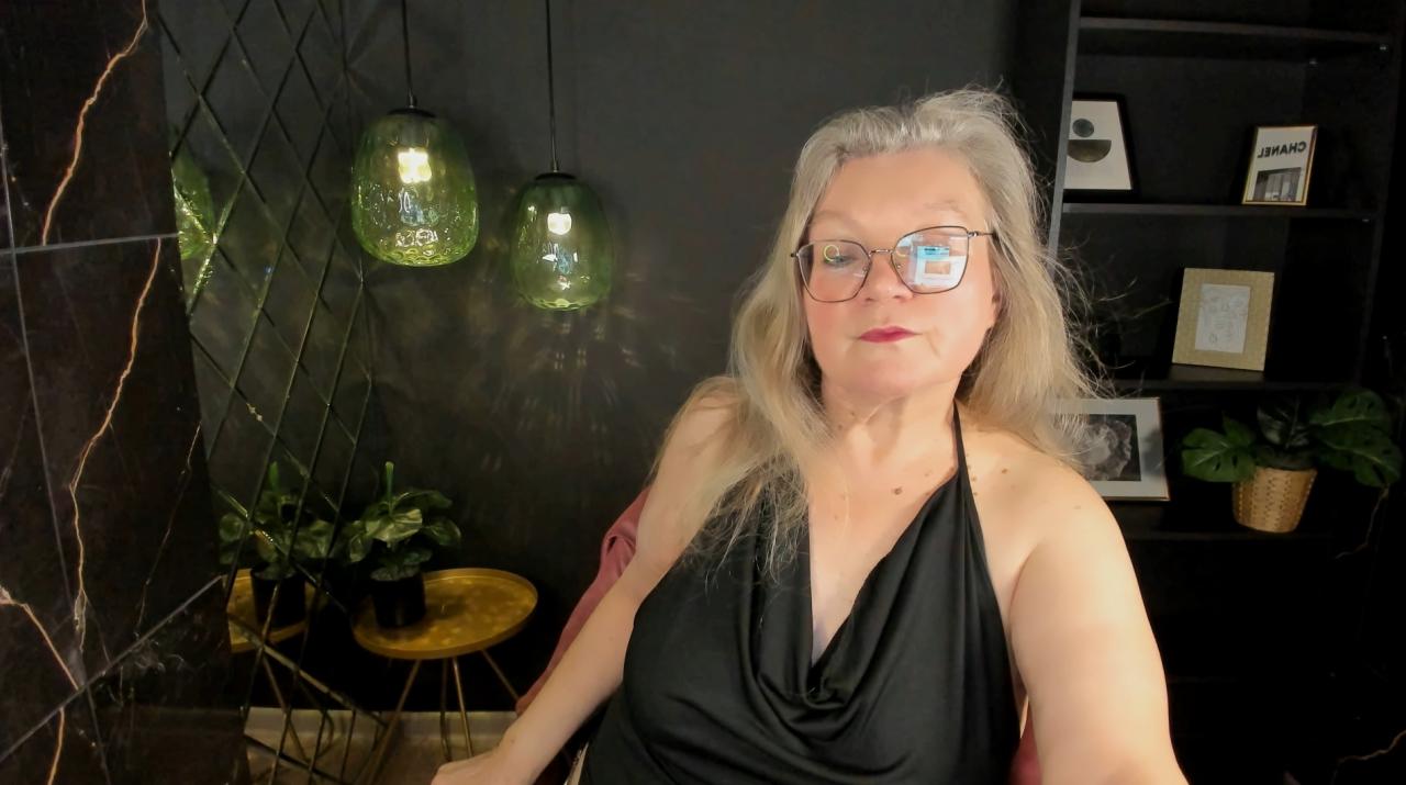 Webcam chat profile for NataliMellow: Kissing