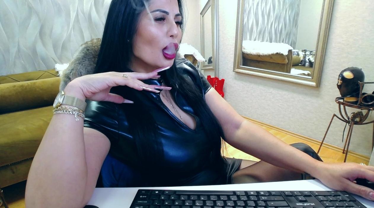 Webcam chat profile for SaraPoison: Kissing