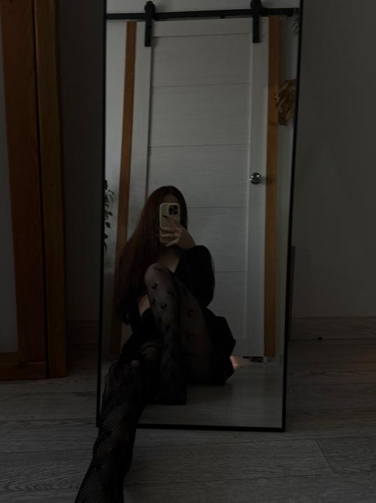 Webcam chat profile for Eveliina1: Kissing