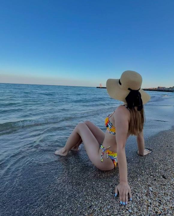 Webcam chat profile for MelaniSoul: Legs, feet & shoes