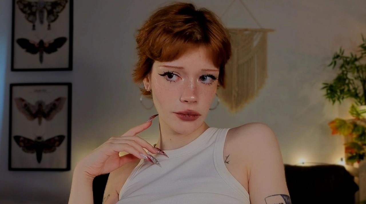 Webcam chat profile for SweetMell: Leather