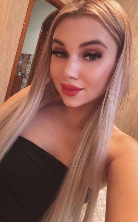 Webcam chat profile for BlondyBb: Leather