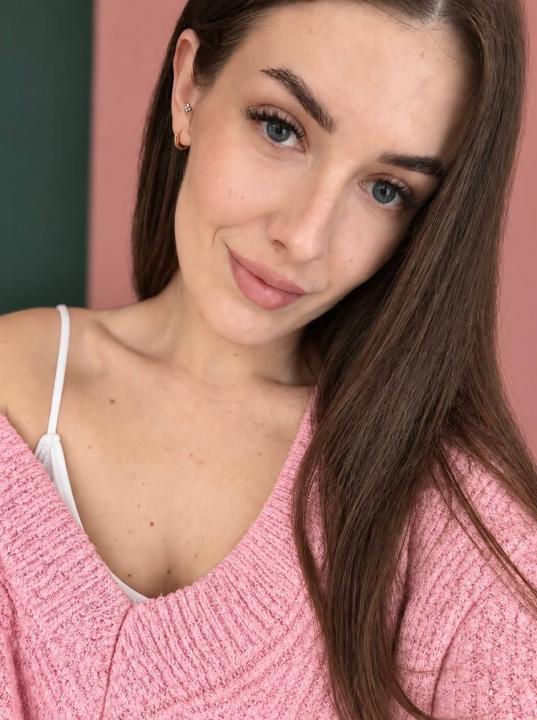 Webcam chat profile for YourLittleSecre: Dancing