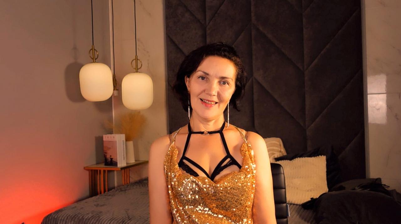 Webcam chat profile for IreneMarlow: Leather