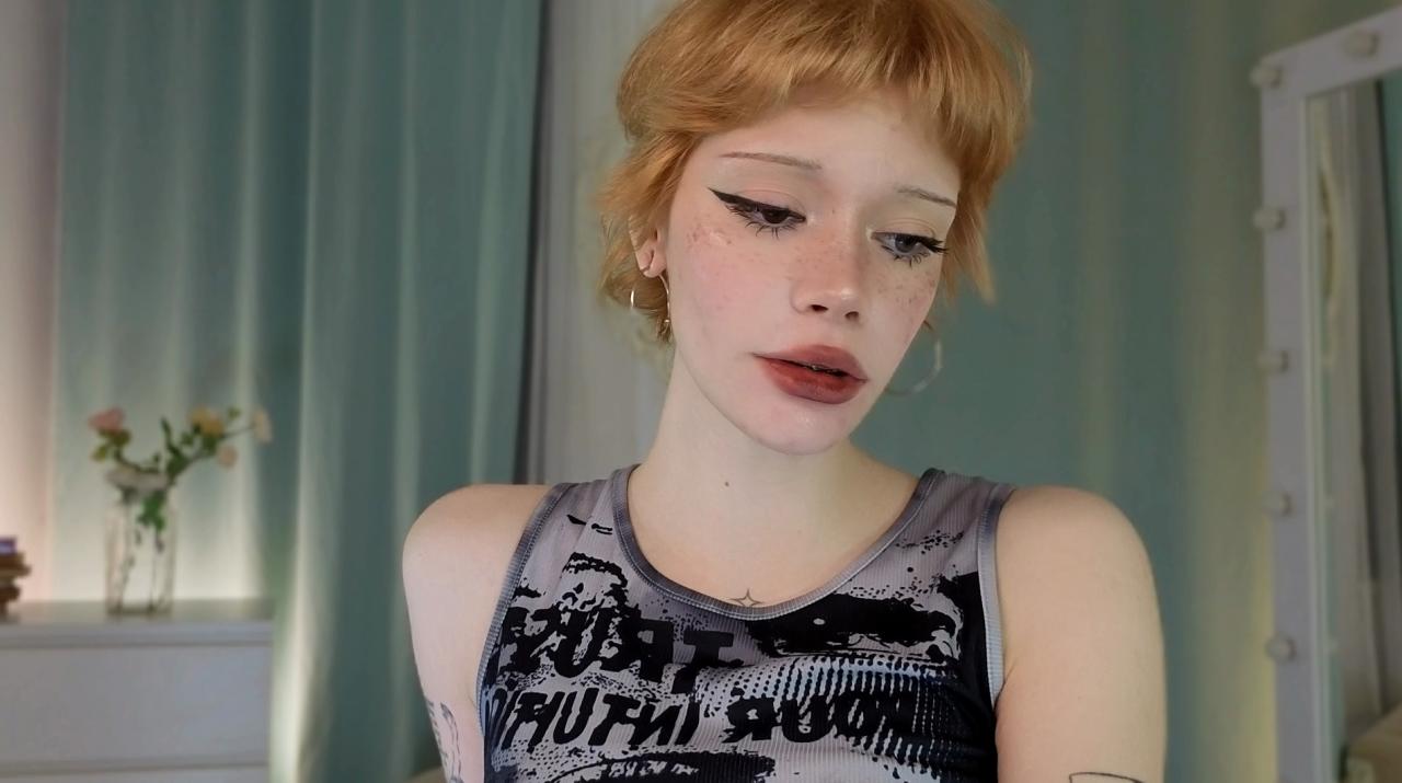 Webcam chat profile for SweetMell: Leather